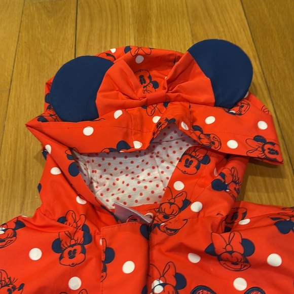 Disney Minnnie Mouse red packable rain jacket and attached carry bag size 4 . - Picture 3 of 10